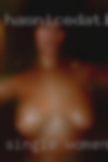 Single women looking threesomes